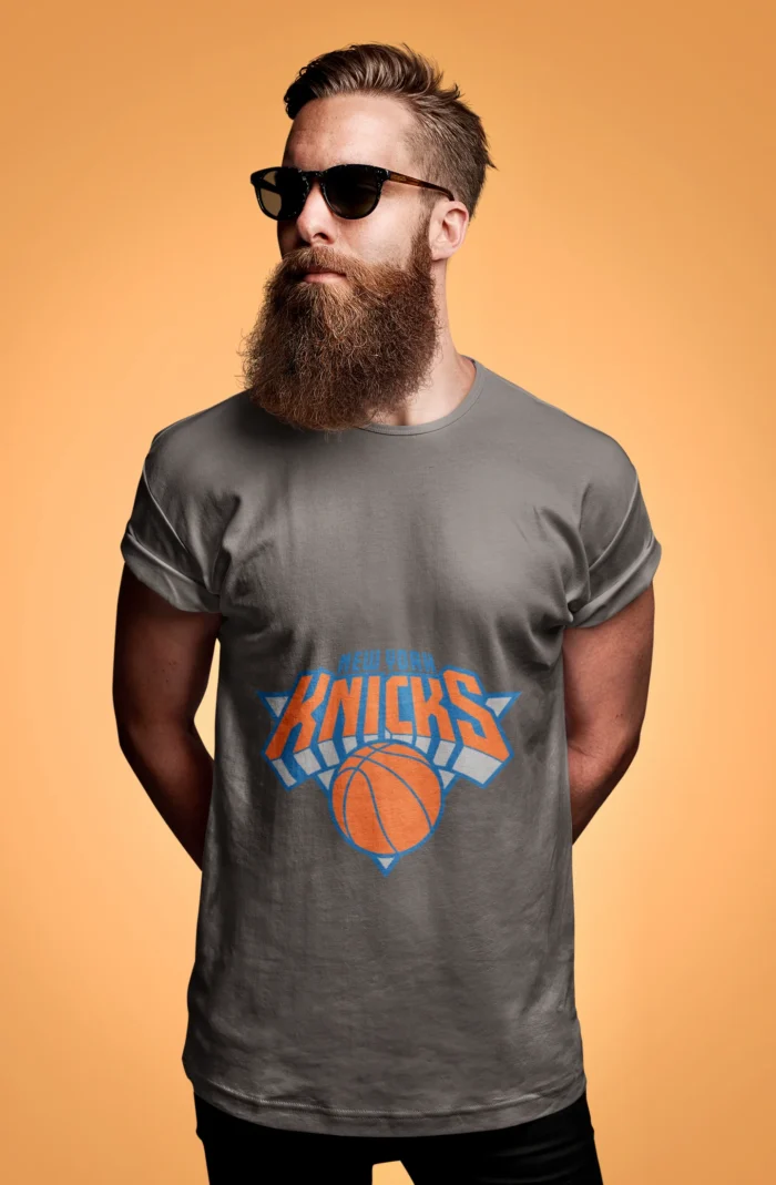 This tee is a must-have for true Knicks enthusiasts, combining sports passion with metropolitan flair.